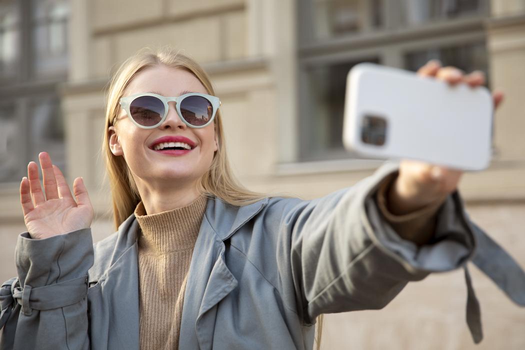 «Her Photo Gallery» — ежедневный фотоконкурс для посетителей выставки*